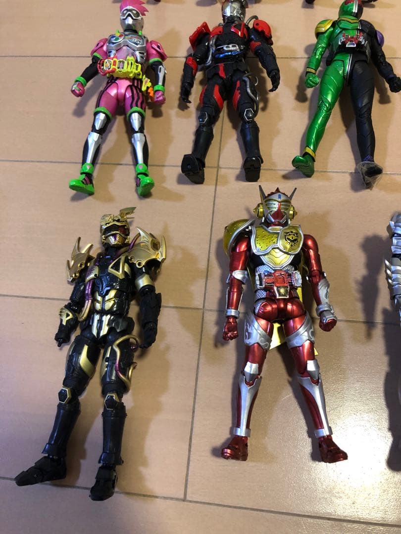 サ*ー様 仮面ライダー　フィギュアーツ　バンダイ