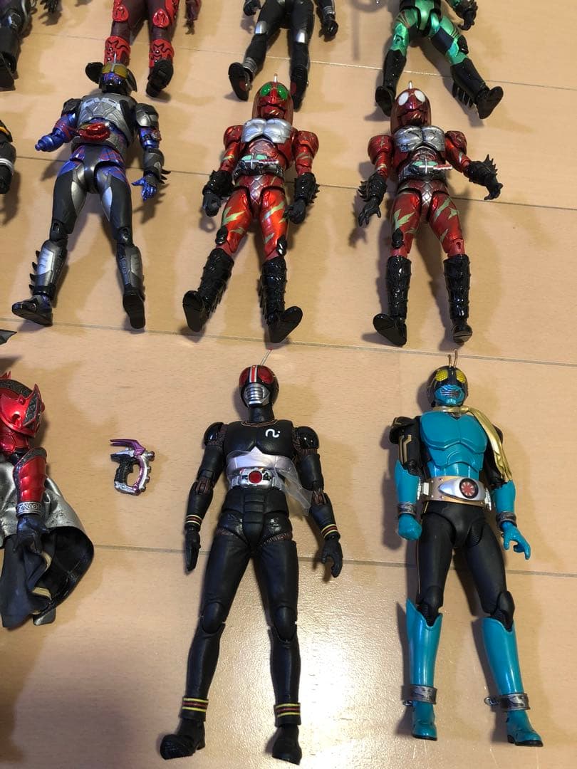 サ*ー様 仮面ライダー　フィギュアーツ　バンダイ