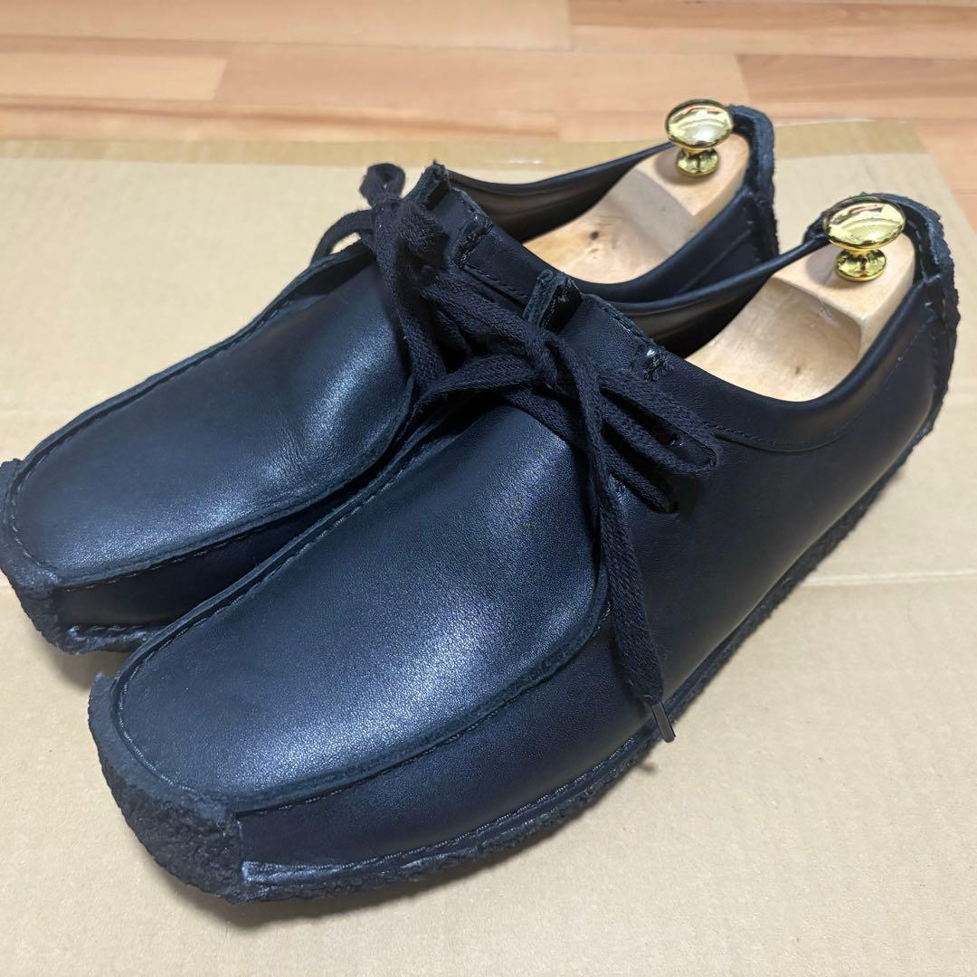 クラークス ナタリー ブラック レザー ブーツ