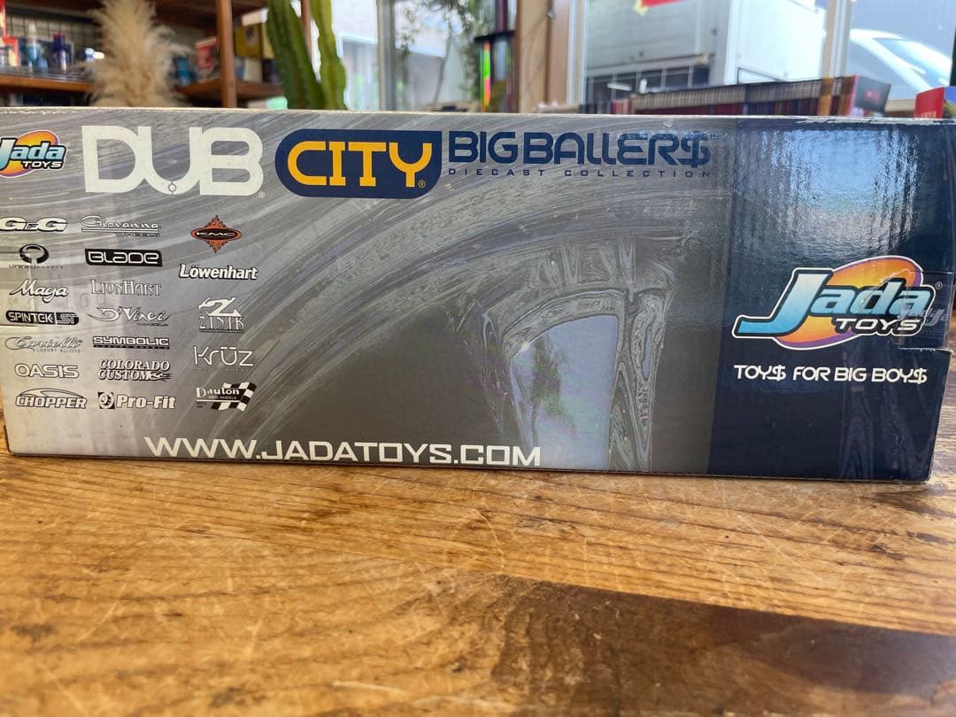 JadaToys未開封DUBCITY Cadillac Escalade1/18