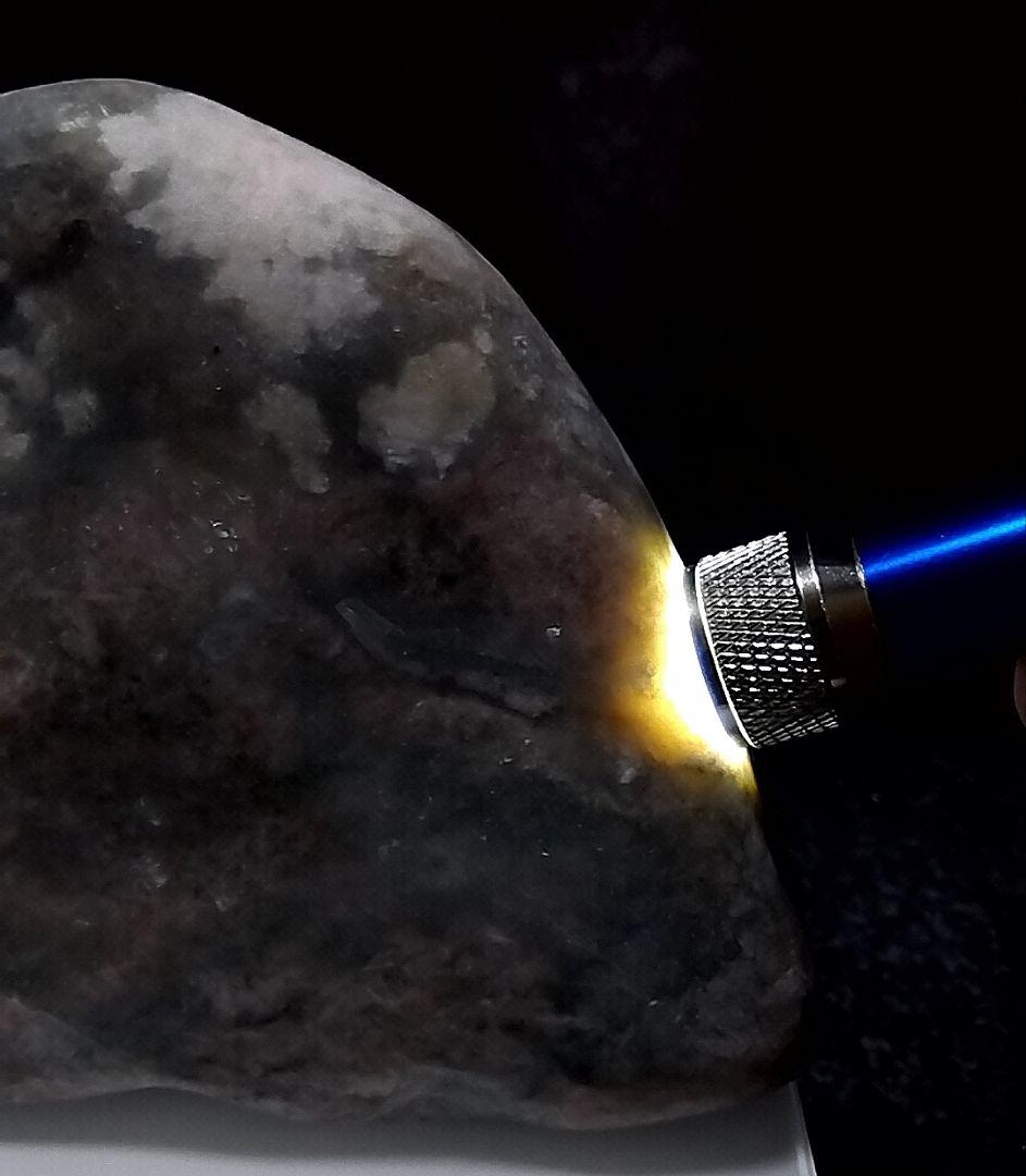 ★翡翠原石★糸魚川軟玉【姫川・転石磨き829ｇ】