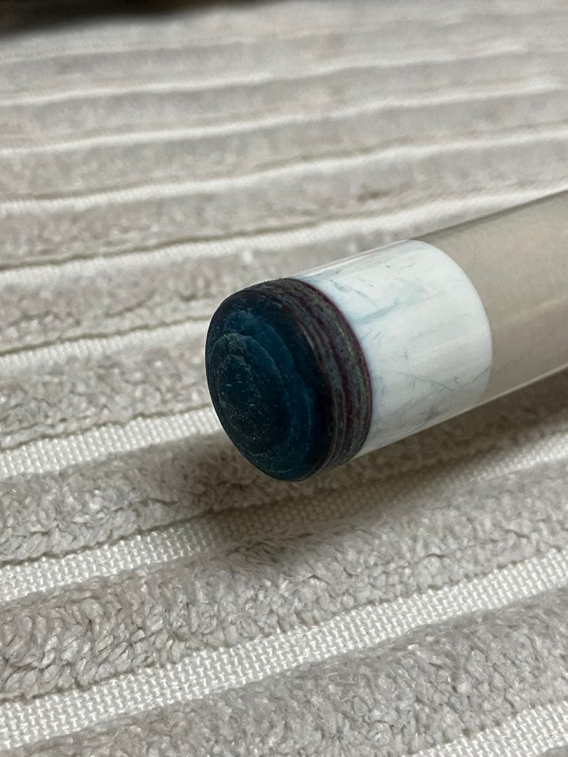 ビリヤードキューAVID Chroma 12.75 限定モデル