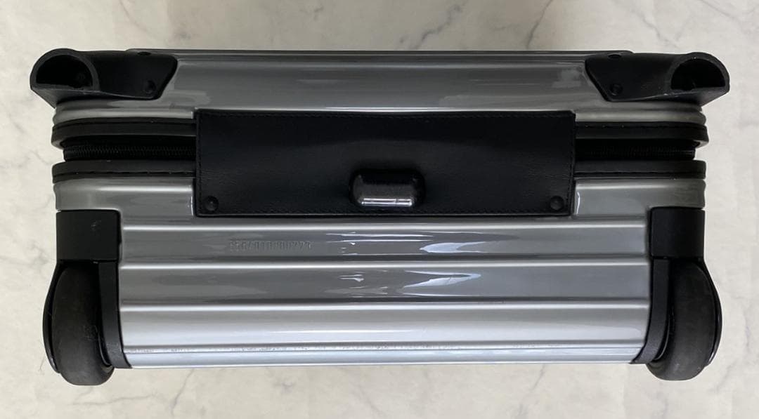 まだまだ美品!!　RIMOWA シルバー キャリーケース23L　機内持込OK