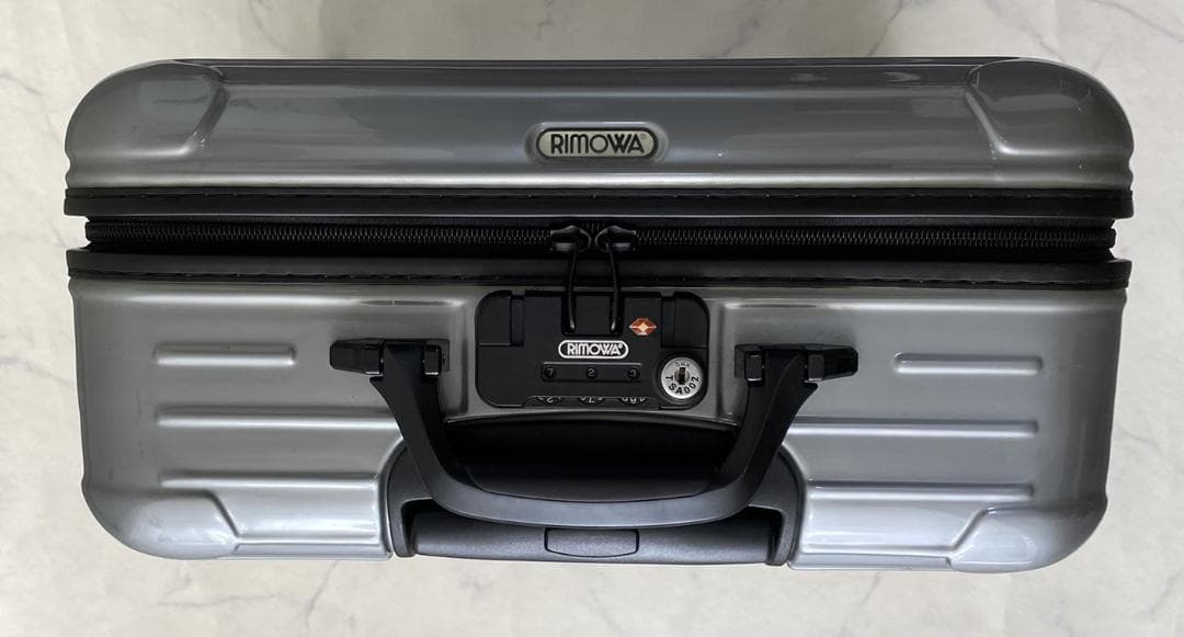 まだまだ美品!!　RIMOWA シルバー キャリーケース23L　機内持込OK
