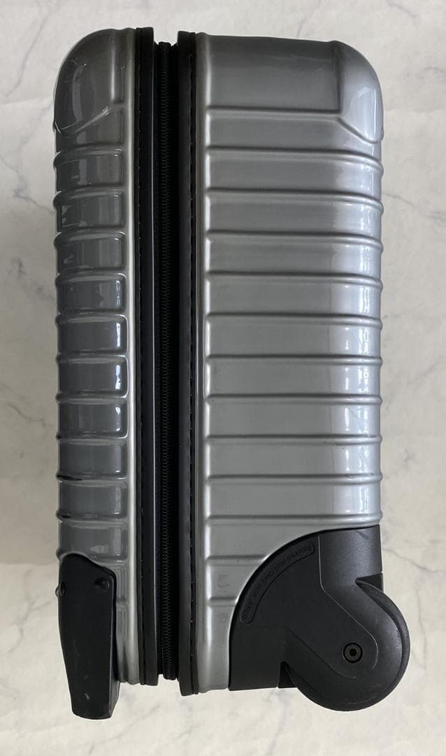 まだまだ美品!!　RIMOWA シルバー キャリーケース23L　機内持込OK
