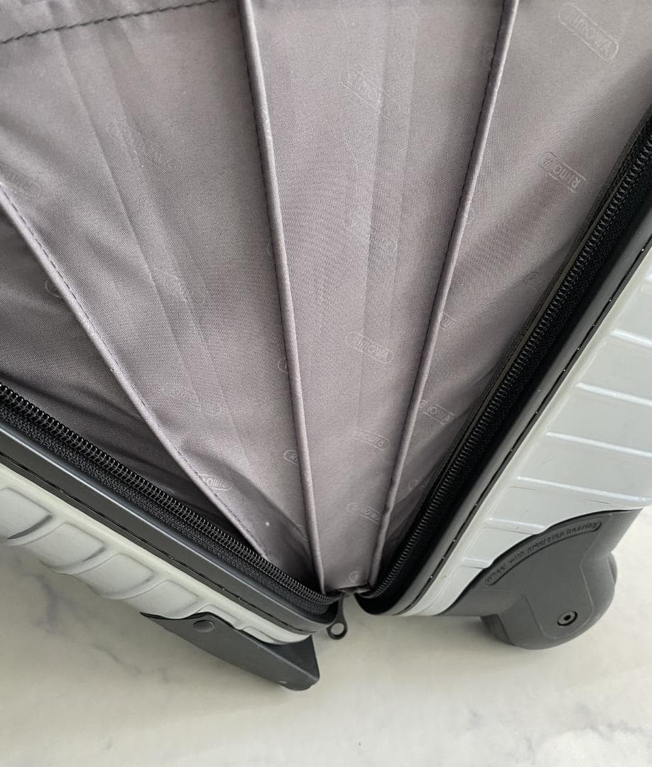 まだまだ美品!!　RIMOWA シルバー キャリーケース23L　機内持込OK