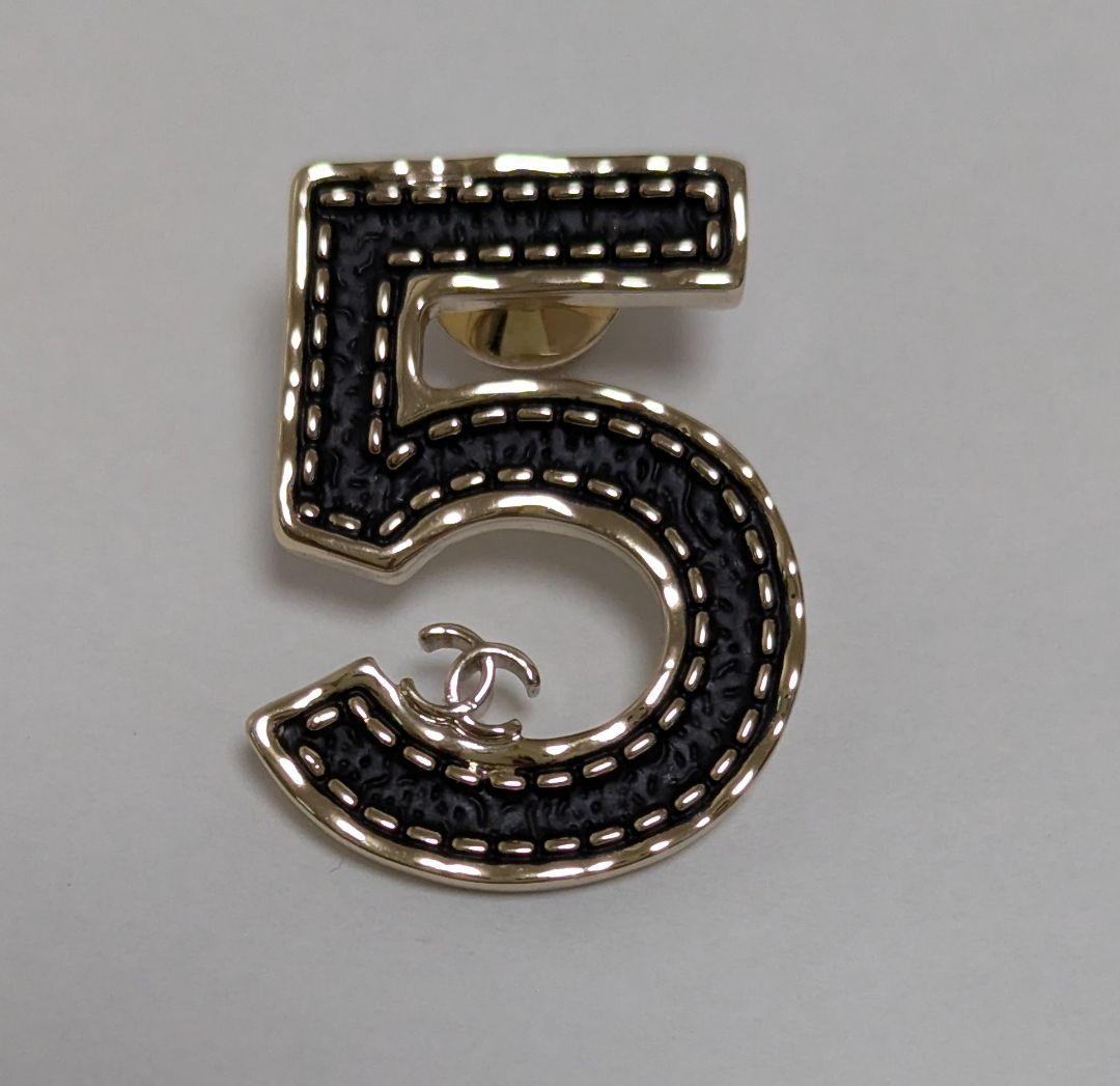 新品同様　CHANEL ブローチ No5 シャネル　ゴールド　ブラック　完売