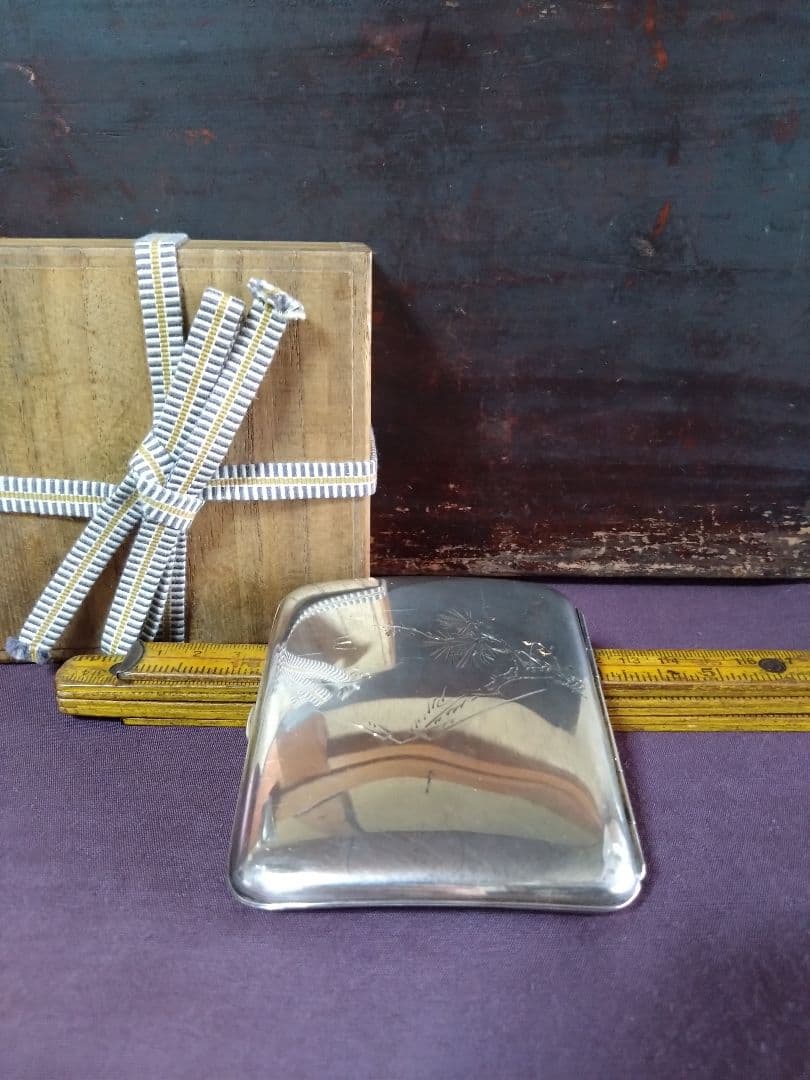 銀無垢   彫金  富士山 枝松葉彫 シガレットケース   「清哉刻」刻銘