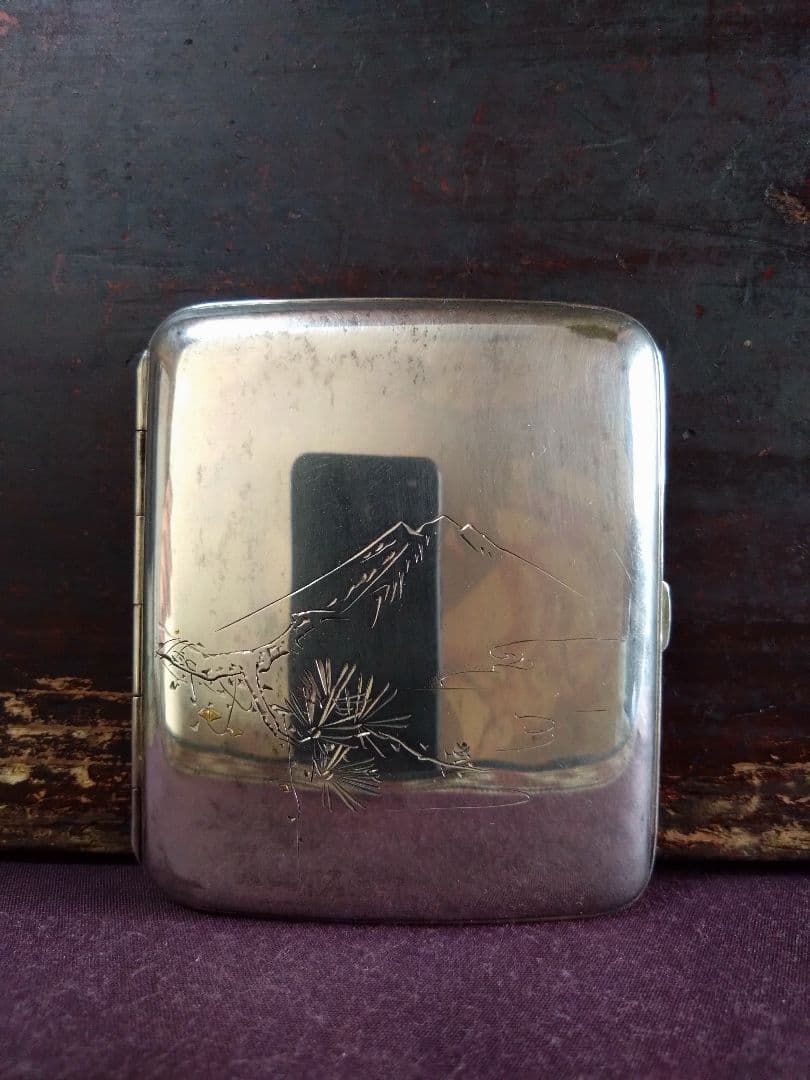 銀無垢   彫金  富士山 枝松葉彫 シガレットケース   「清哉刻」刻銘