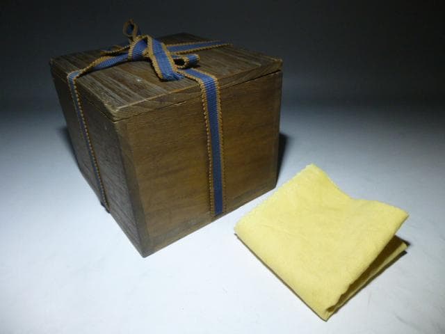 楽吉左衛門　六代　左入　黒茶碗／楽吉左衛門　九代　了入　極め箱