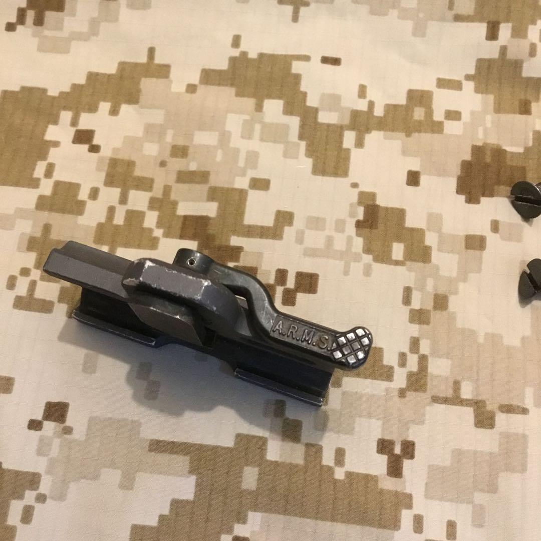 実物中古A.R.M.S−17 TRI−LOCK旧型　アームズ　マウント