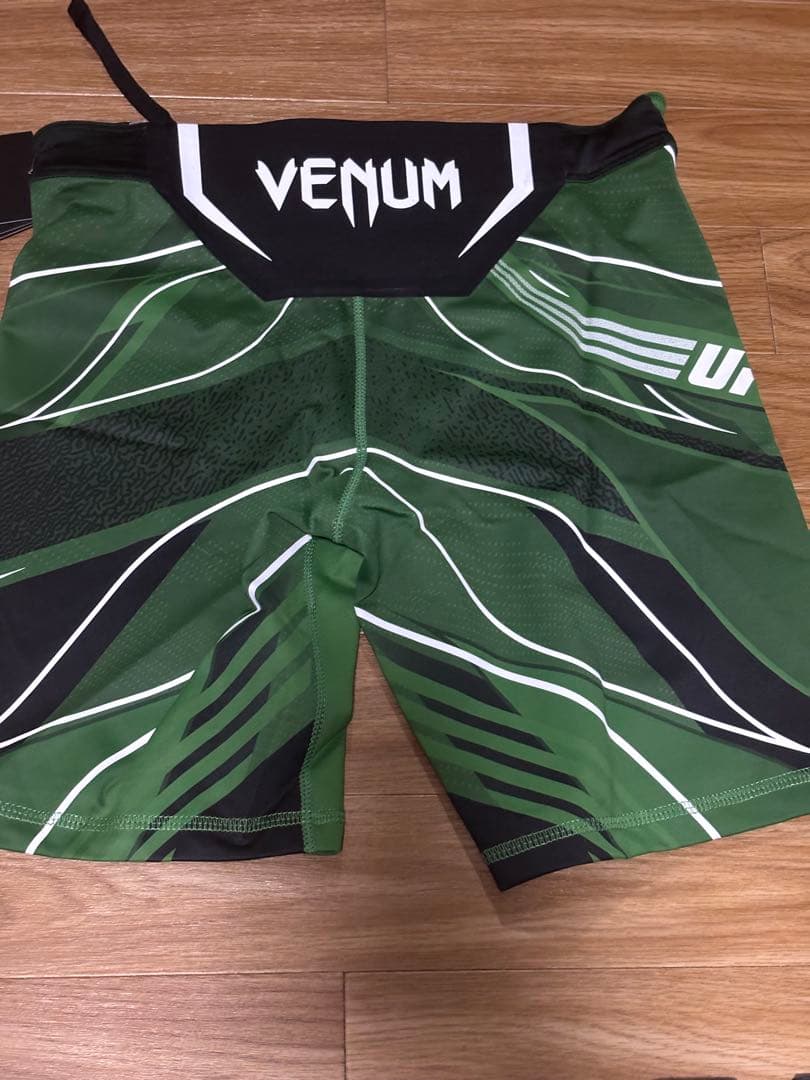 UFC 緑ファイトショーツ新品未使用　Venum 【値下げ不可❗️】ファイトパンツ