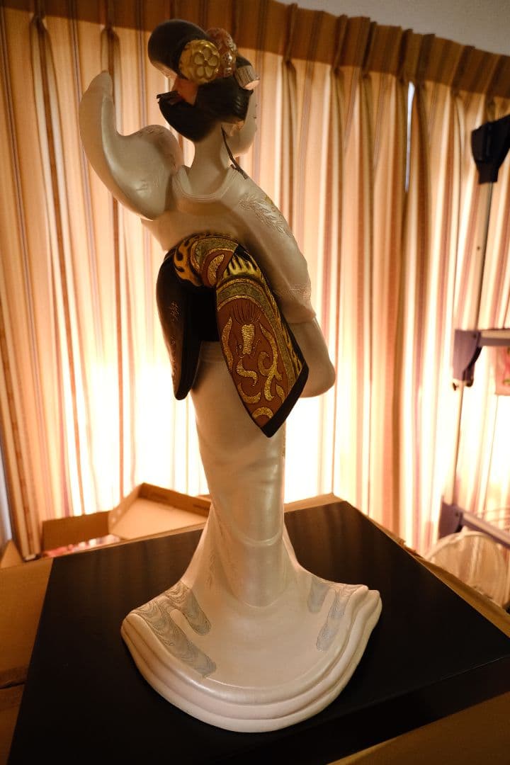 博多人形「あき子作」華 高さ約44cm 台座・木札付き（白地金彩）