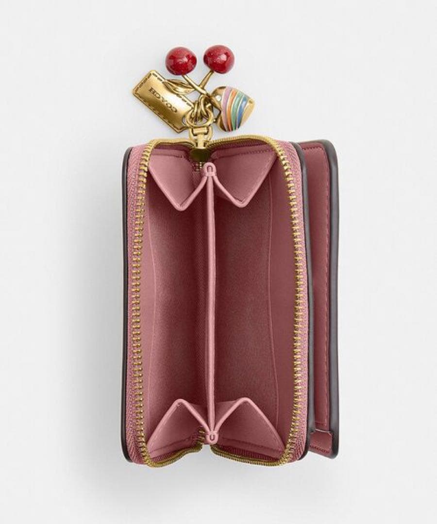 コーチ　エッセンシャル ビルフォールド ウォレット・チャーム　ピンク