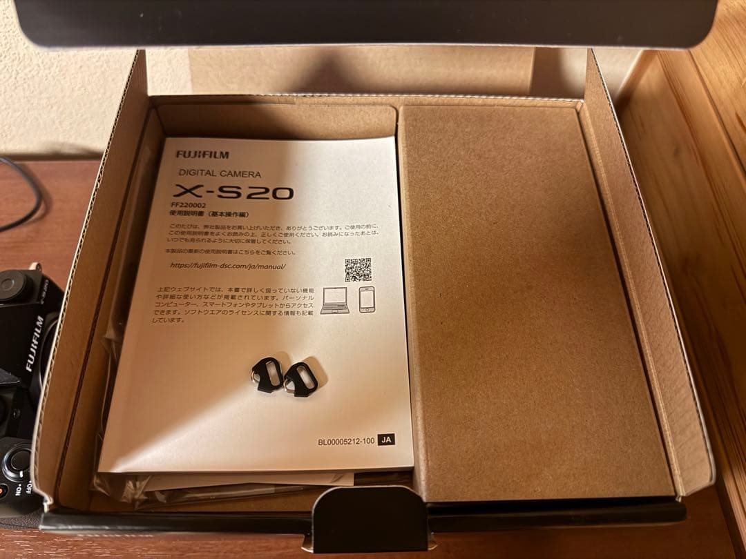 美品FUJIFILM X-S20 本体、非純正バッテリー2個＋チャージャー