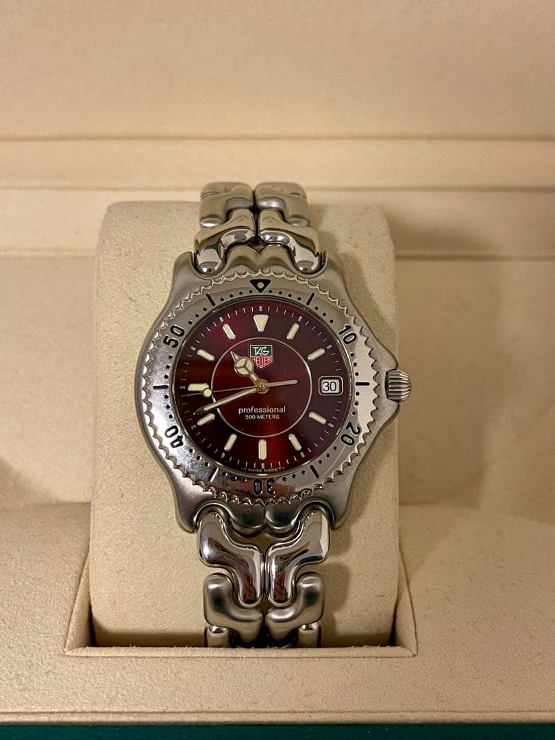 【希少】タグホイヤー セル WG111F デイト クオーツ ワインレッド 美品