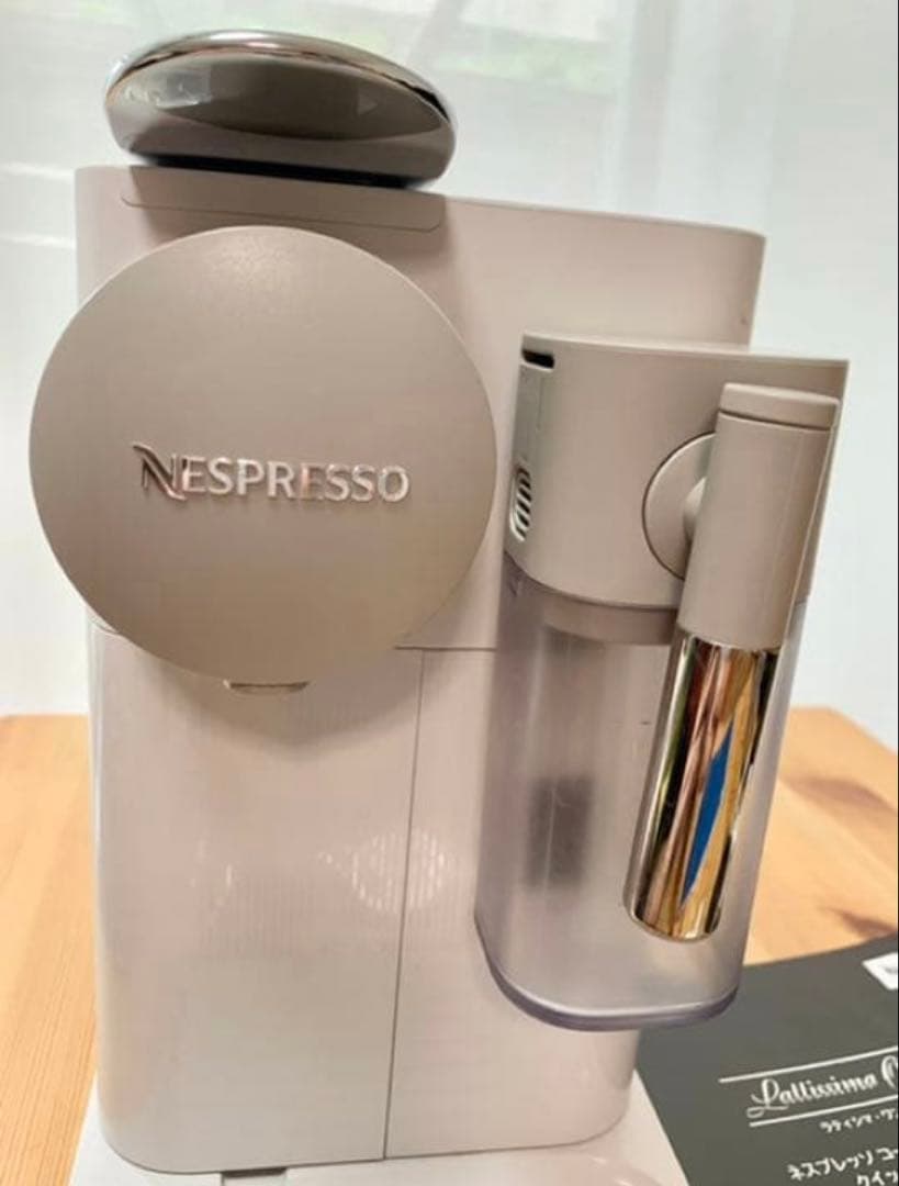 ネスプレッソ　F111 カプセル式コーヒーメーカー　ラティシマ•ワン　2021年