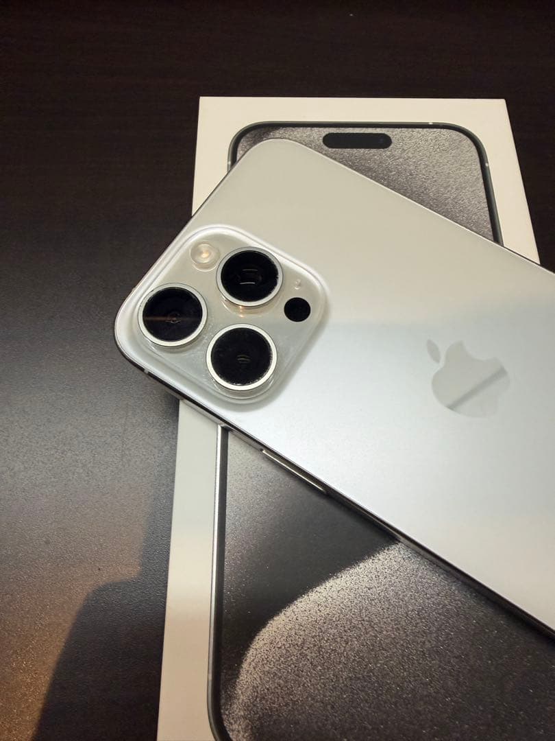 iPhone 15 Pro Max 256GB 本体　simフリー