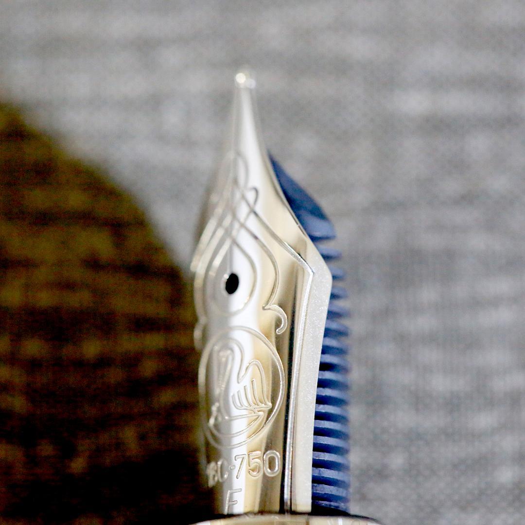 【限定品 極美品】ペリカン 万年筆 Ｍ８０５ ヴァイブラントブルー