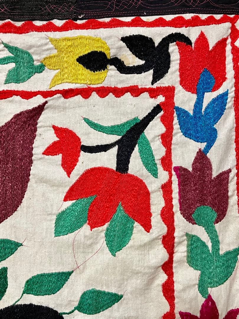ウズベキスタン スザニ 刺繍 ビンテージ suzani 古布 壁掛け