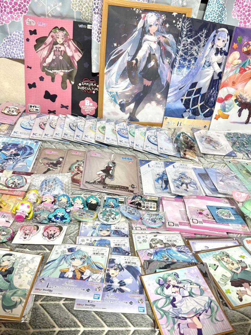 【美品】 初音ミク グッズ まとめ売り ぬいぐるみ アクリル ラバー 缶バッジ