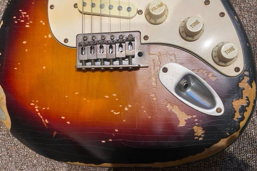 今月迄の出品【ラッカー塗装】ストラトキャスター　ビンテージ ハードレリック