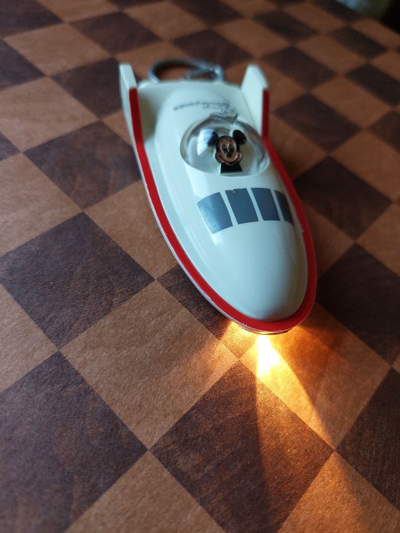 ミッキーマウス 宇宙船型キーホルダー