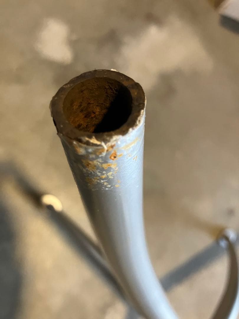 カリガリス 円形 ガラストップ テーブル