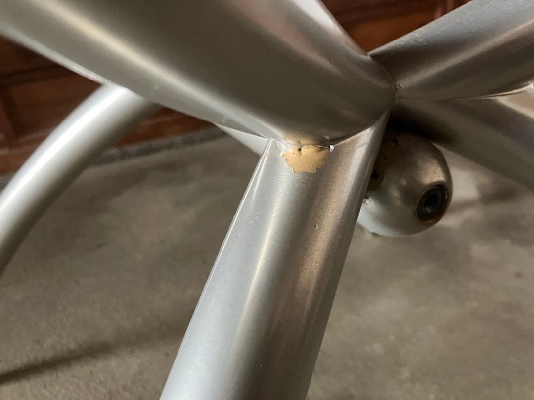 カリガリス 円形 ガラストップ テーブル