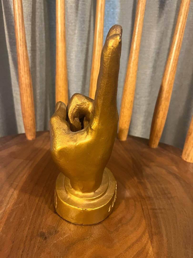 ビンテージ　ビクトリー　ピースサイン　ブロンズ像　クラブ英国屋　風俗店　昭和