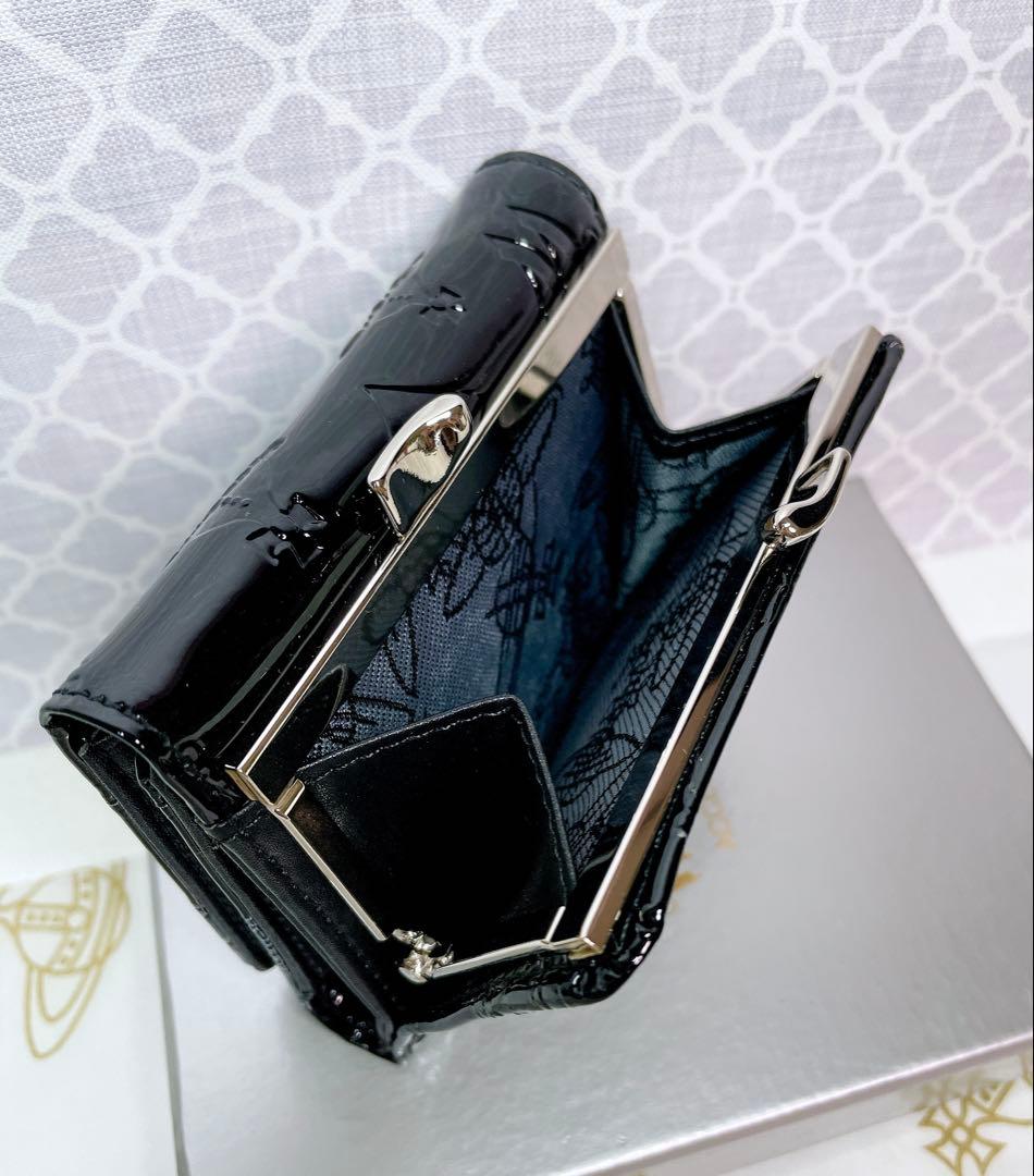 【内側に素敵な柄♡新作】Vivienne Westwood 折財布 黒エナメル