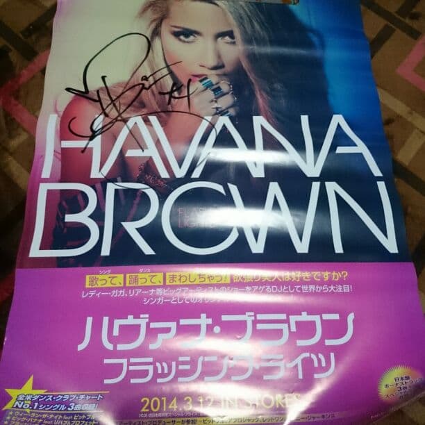 ハヴァナ・ブラウン  サイン入りポスター!!
