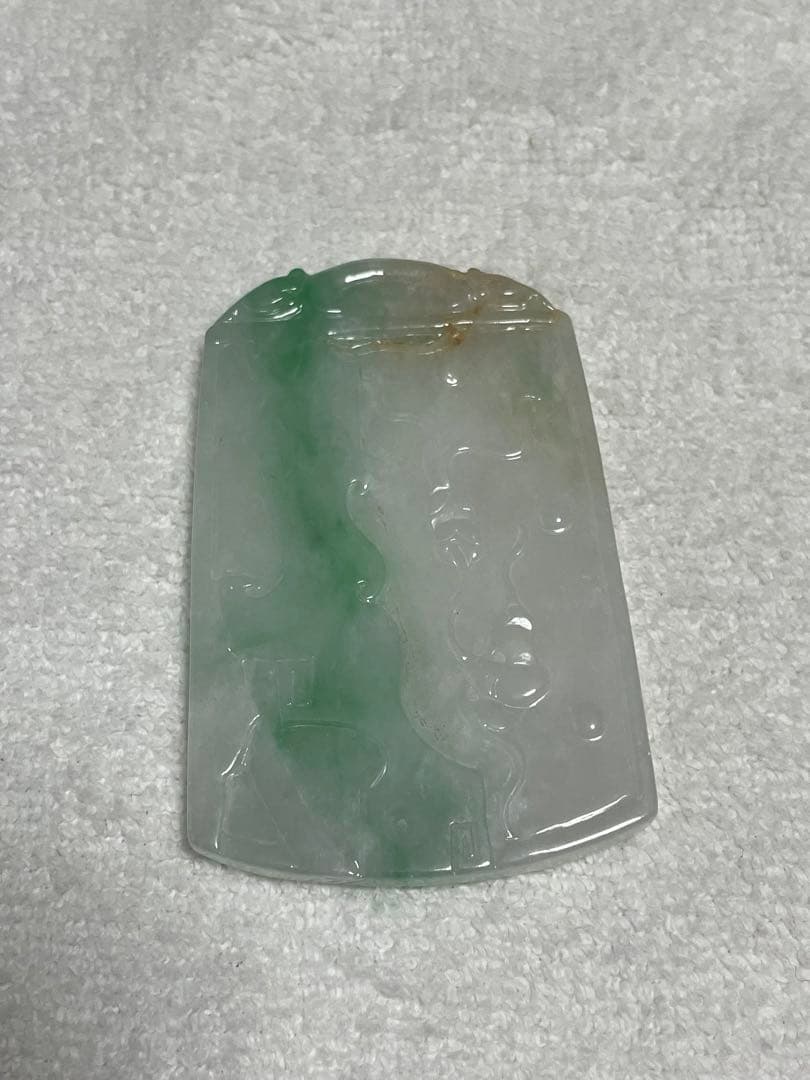 翡翠　天然石　ペンダントヘッド　御守り　竹鳥模様