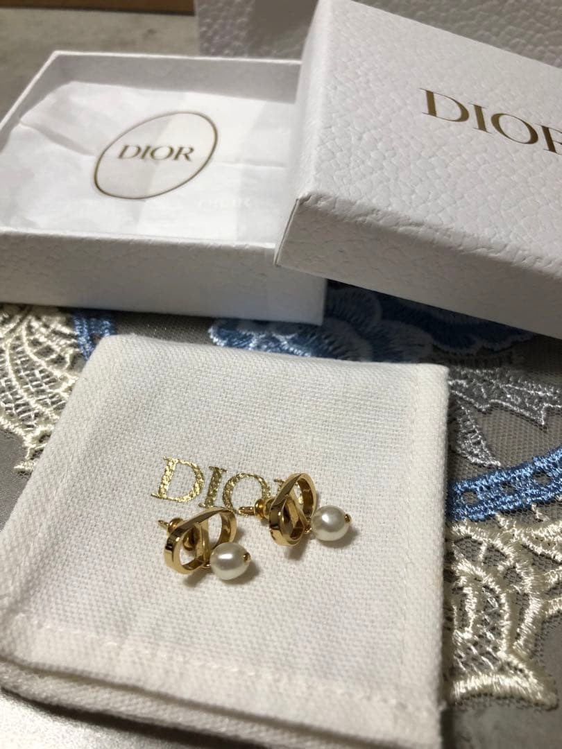 Dior パール フープピアス