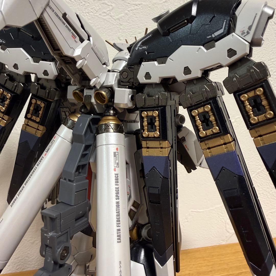 RG Hi-ν ガンダム 1/144
