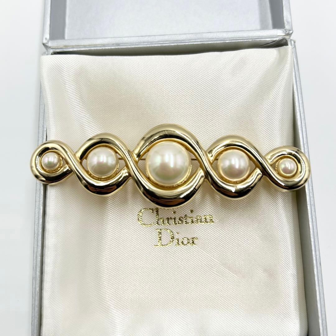 クリスチャンディオール　パールモチーフ　ブローチ　ゴールド