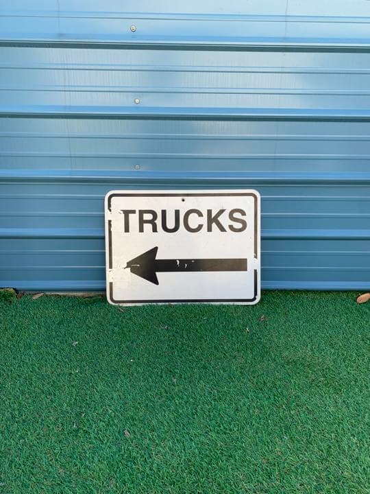 TRUCKS ロードサイン 輸入品 希少 レア ガレージ