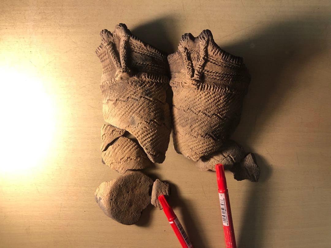 「縄文土器の欠片 No.528」です。