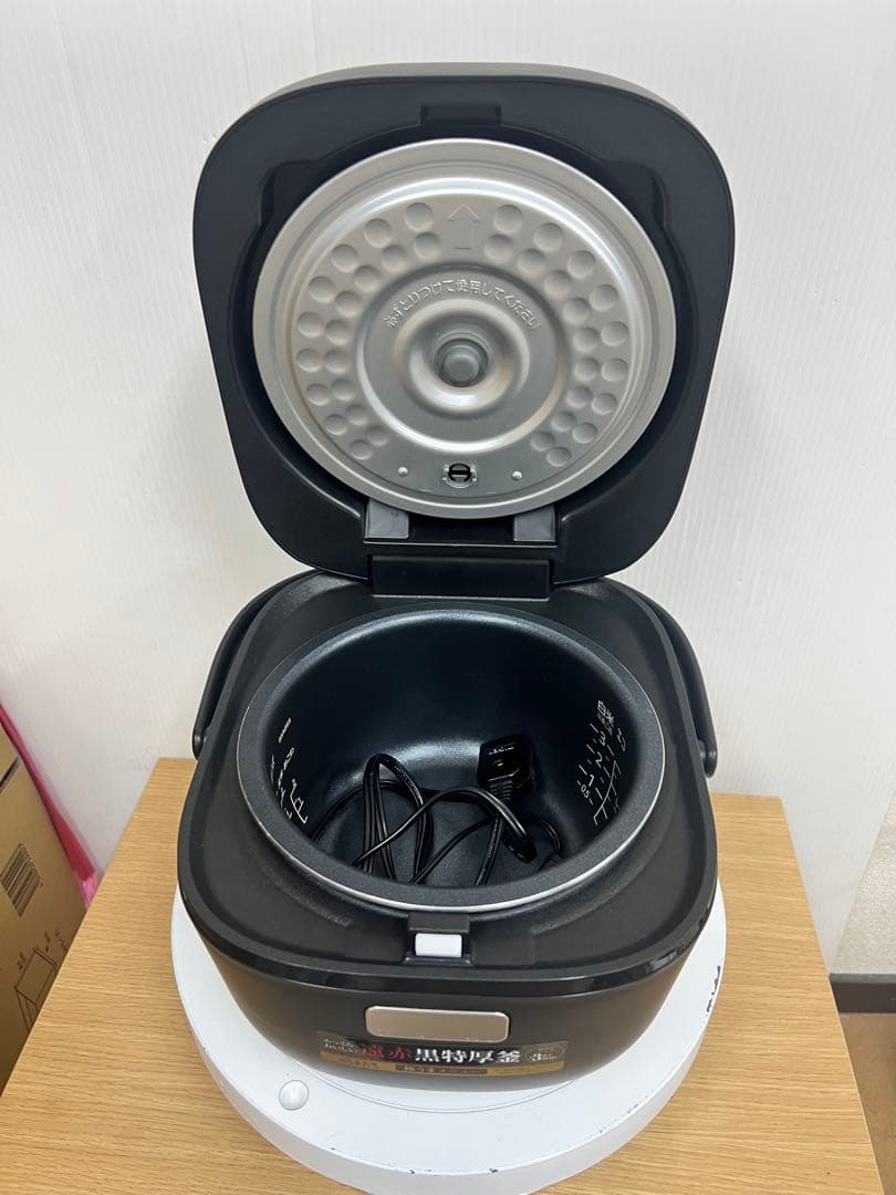 タイガー マイコン炊飯器 JBS-B055 メタルブラック3合2024年製