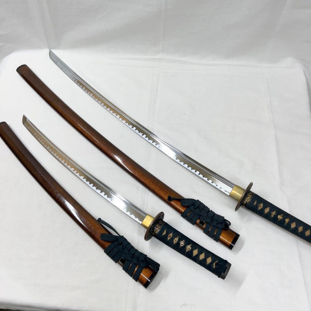 模造刀 二本差し 太刀 脇差 樋入り 龍鍔 透かし 黒鞘 直刃 刃紋 高級