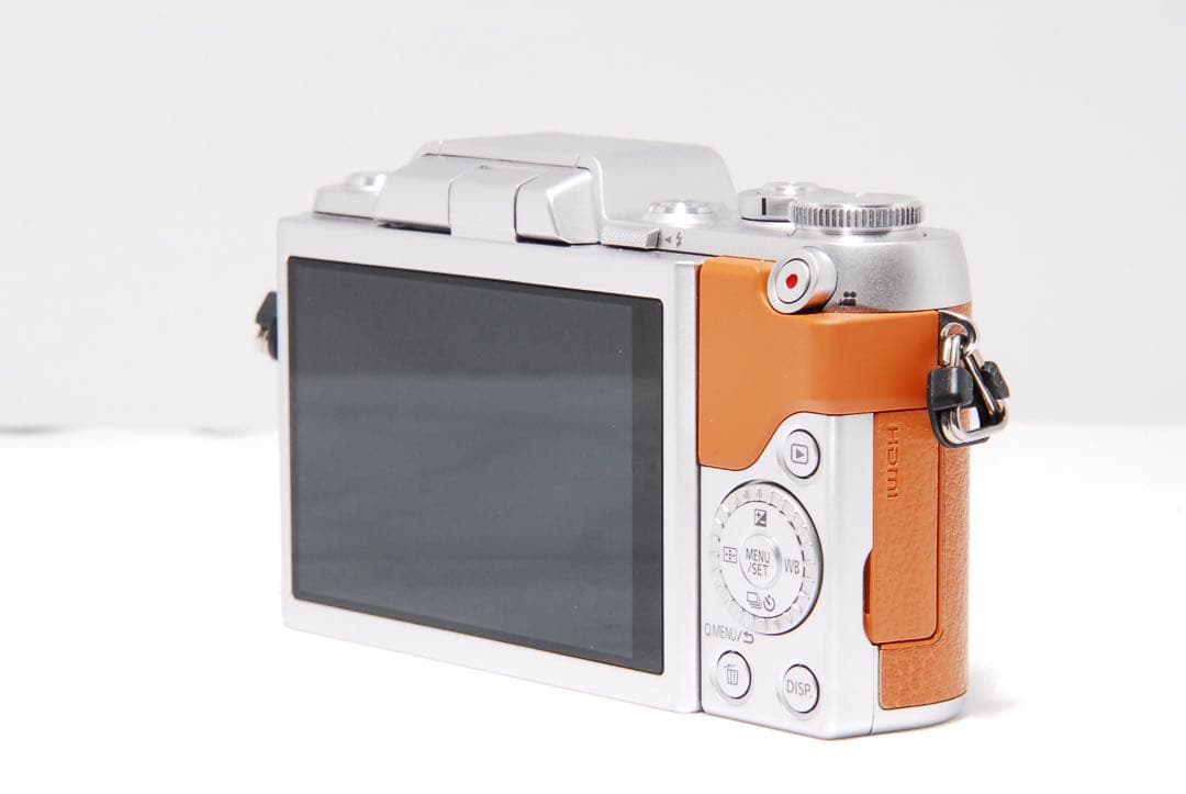 ショット数677回　LUMIX GF7 Wi-Fi ミラーレス 35-100mm