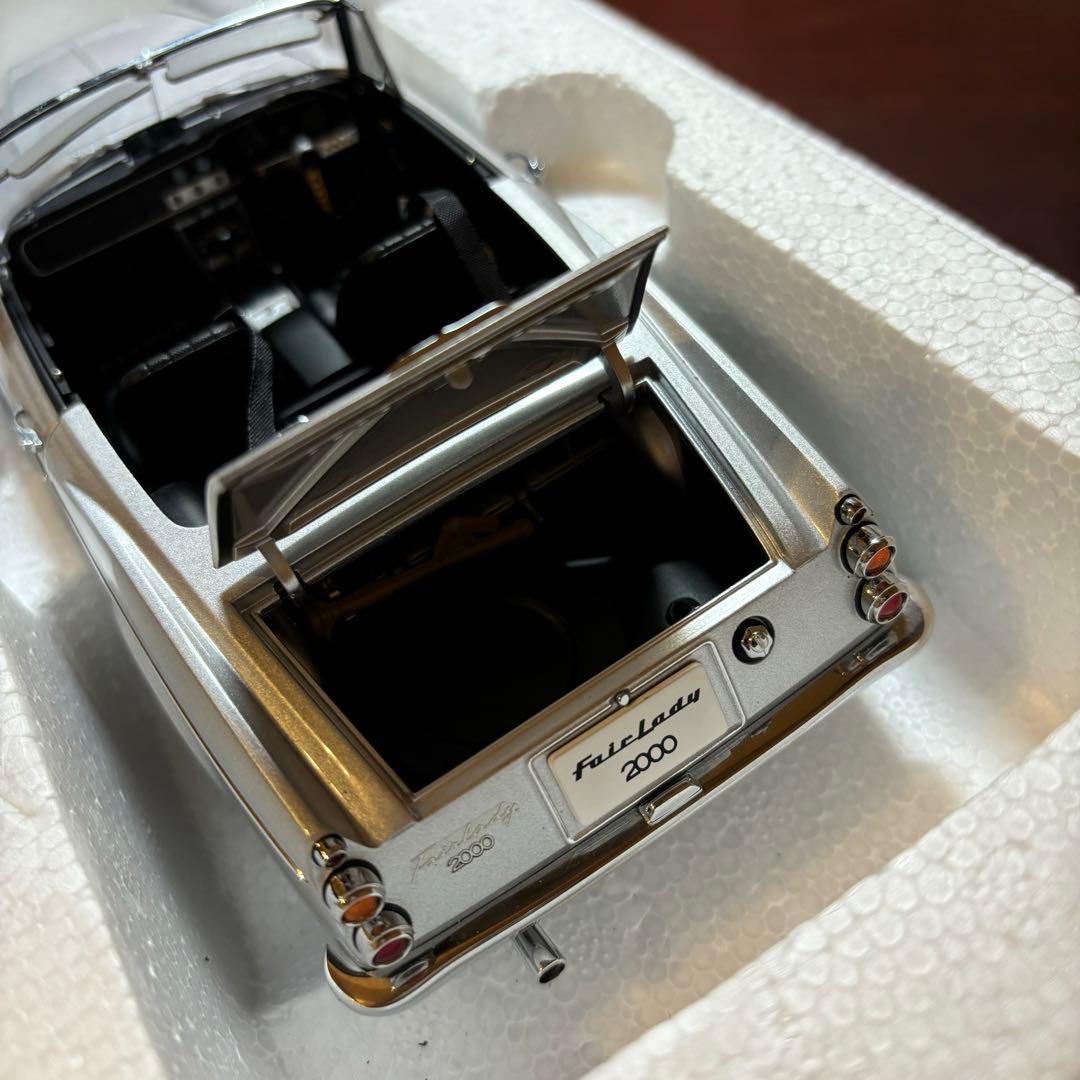 オートアート 1/18 ダットサン フェアレディ 2000 SR311 未展示品