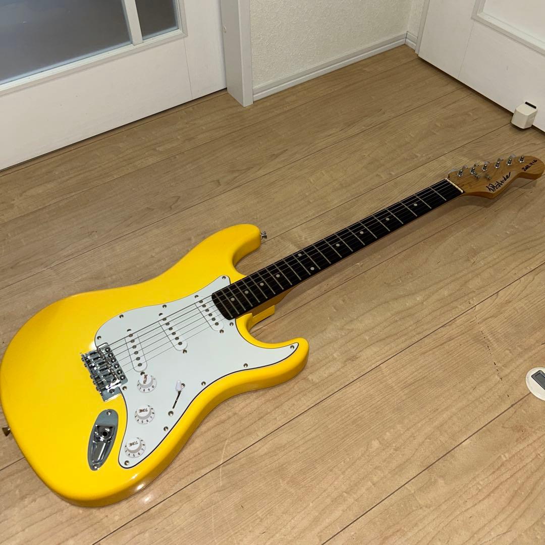 安い！！イエローカラーいい音　ストラトキャスタータイプ　弦高調整済み　です