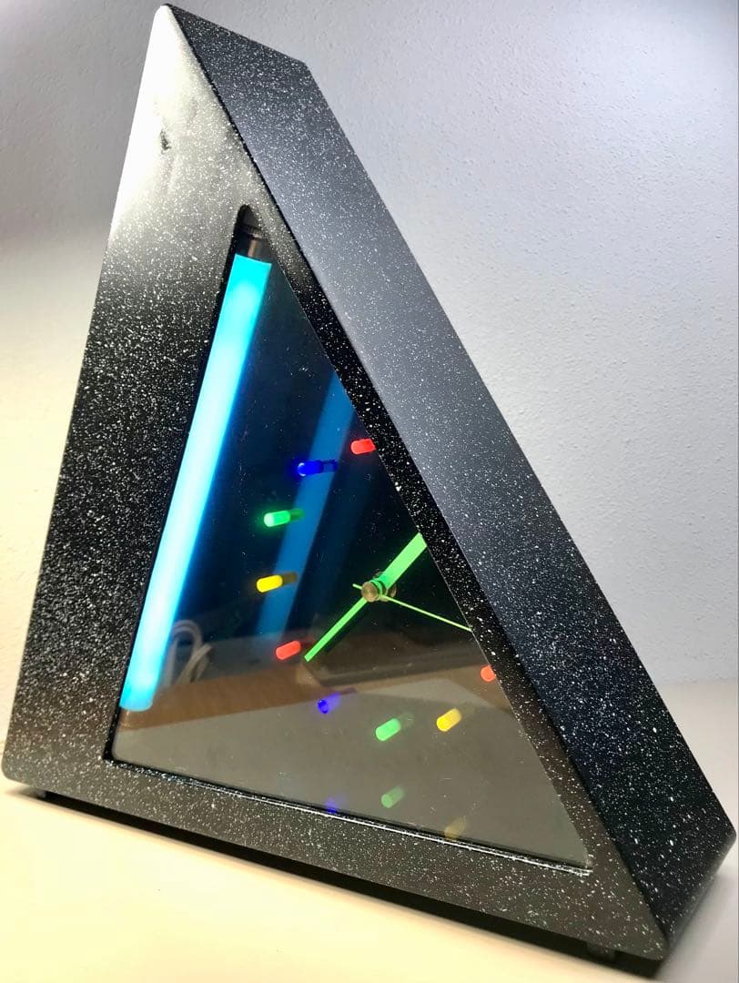 美品 希少 置時計（三角型） ネオンライト レトロ 大嶋漆器店有限会社