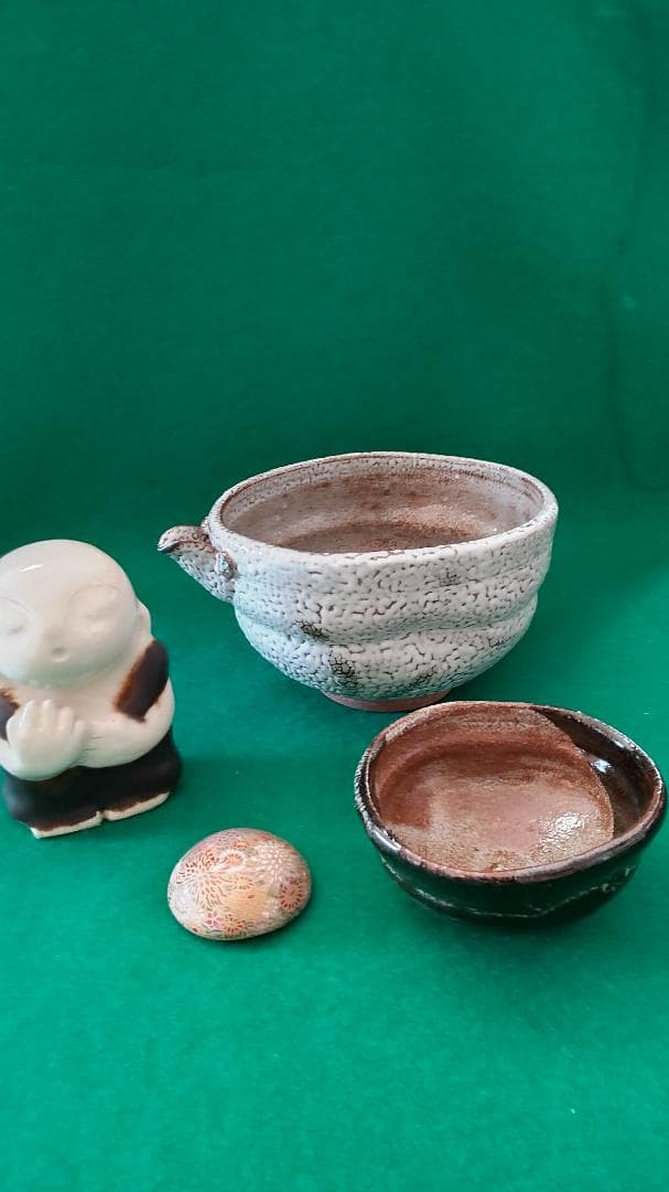 新春希望額セール‼薩摩焼　(帯留め お地蔵様)　唐津焼　(盃鮫肌片口)セツト