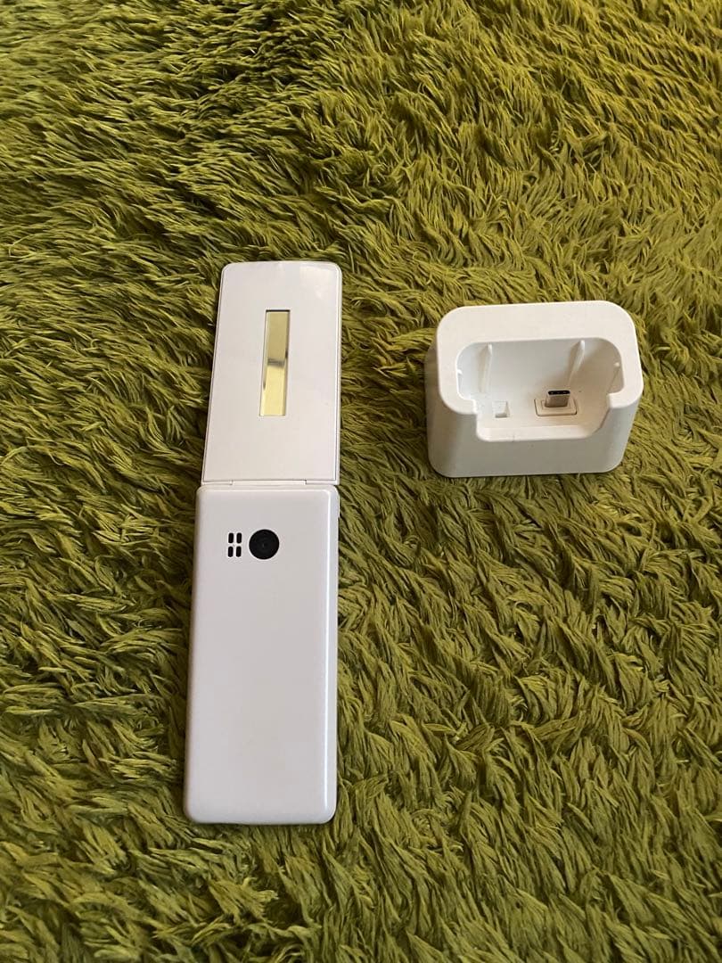 保護犬活動の為断捨離中 美品！シャープ AQUOS ホワイトホルダー付き