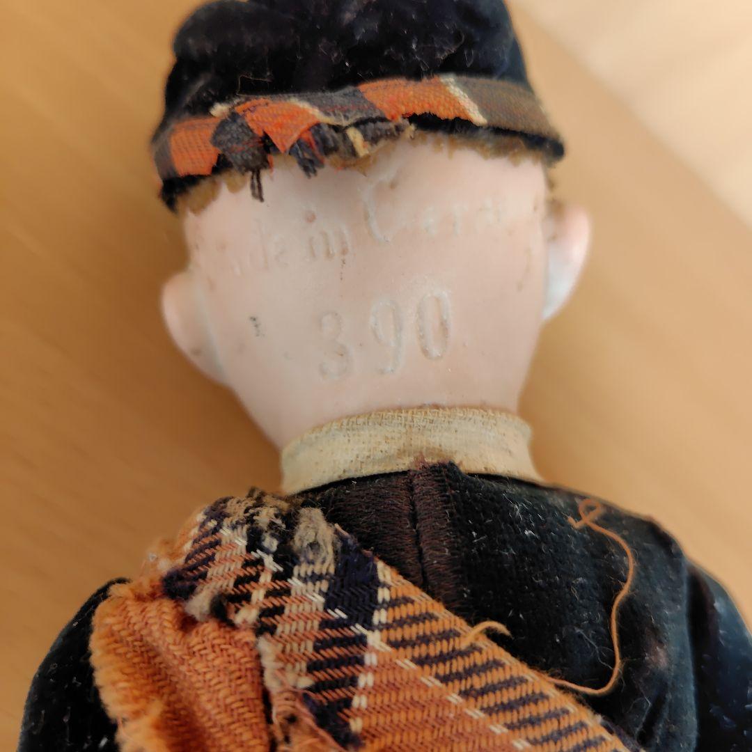 護衛兵のアンティーク人形とイタリアミニチュアチェスト