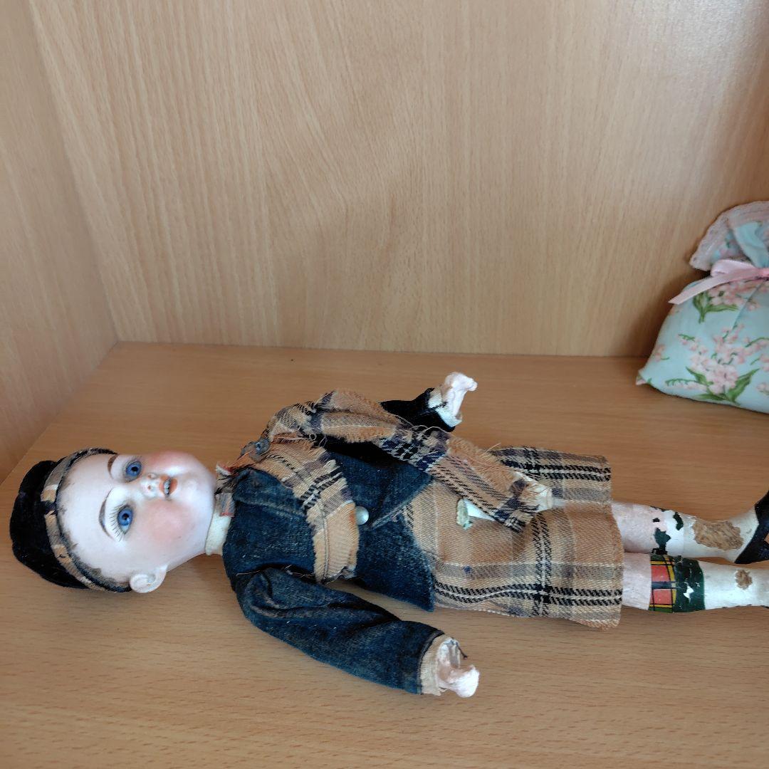 護衛兵のアンティーク人形とイタリアミニチュアチェスト