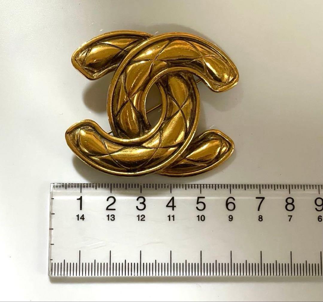 シャネル CHANELヴィンテージ　ココマーク　マトラッセ ブローチ　ゴールド