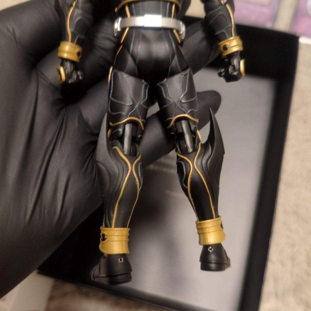 【美品】真骨彫　仮面ライダークウガ　アルティメットフォーム